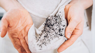 How to Remove Mud Stains from White Clothes